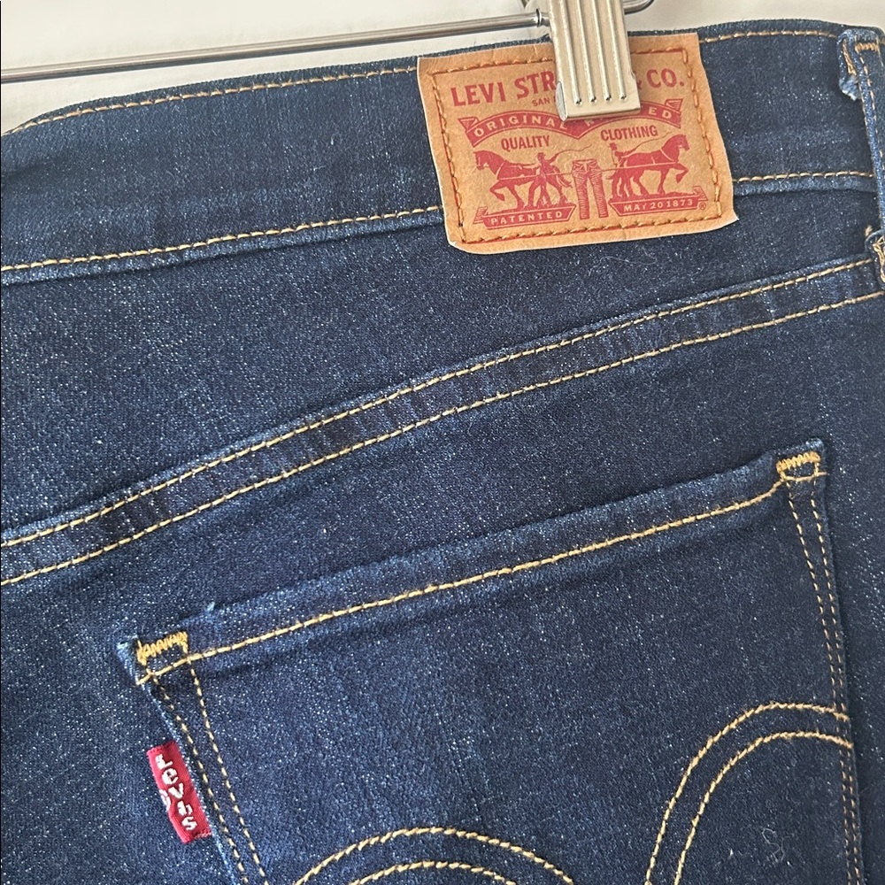 Levi’s Dark Wash Classic Bootcut Jeans Sz 31W/32L - Picture 7 of 9